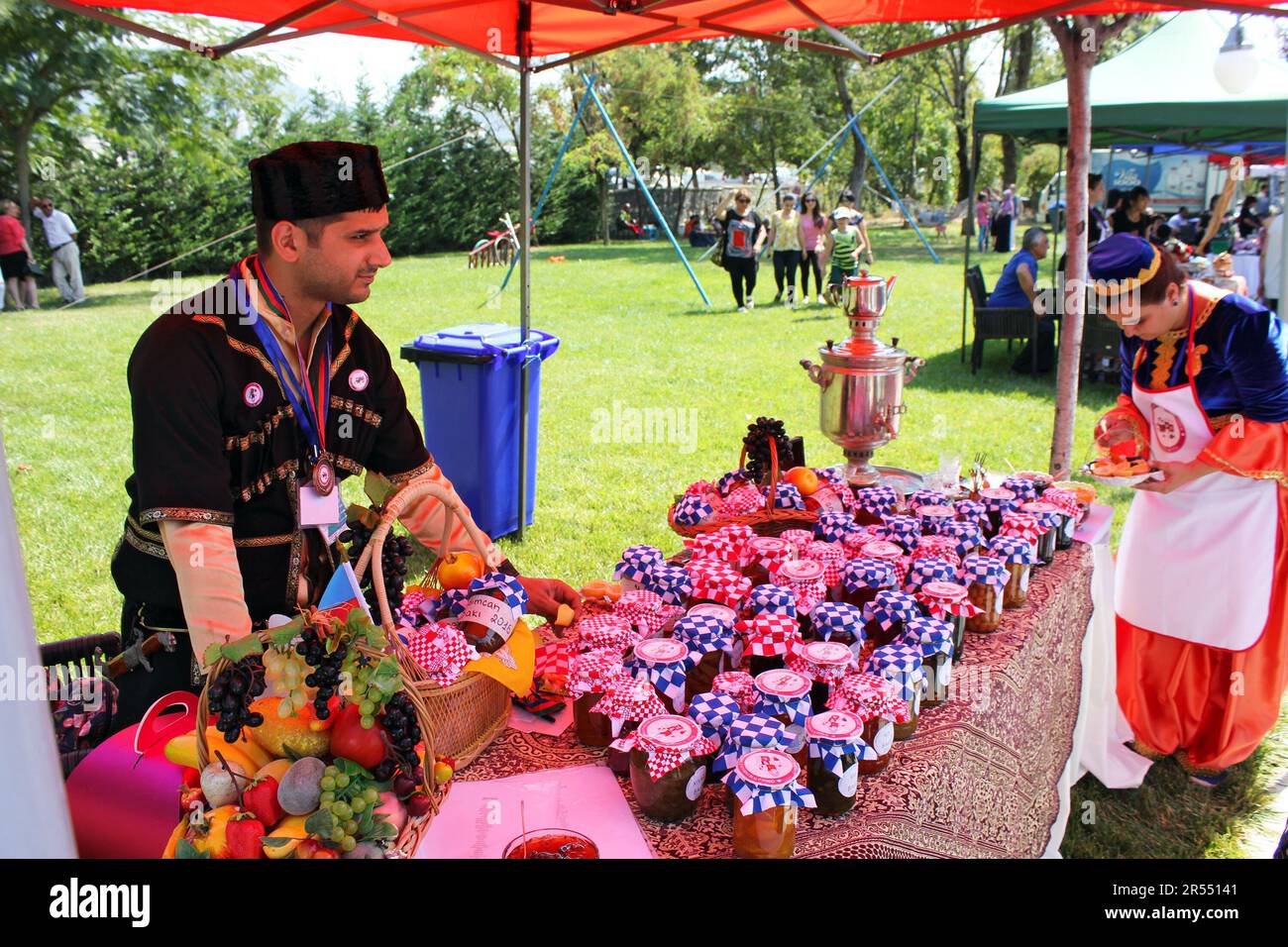 Die Stadt Gabala. Aserbaidschan. 08.27.2016. Jährliches Jam-Festival im Stadtzentrum. Stockfoto