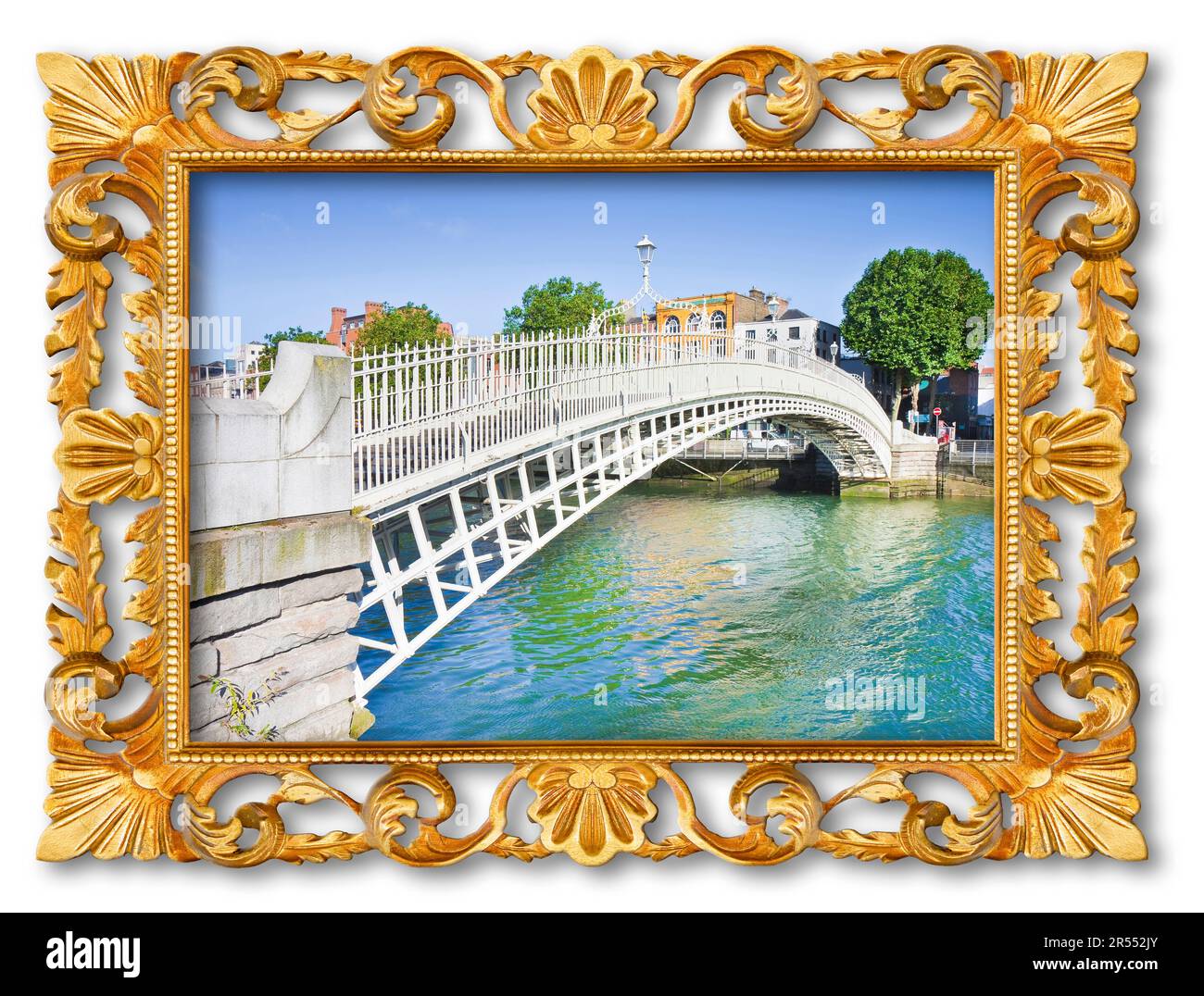 Die berühmteste Brücke Dublins genannt Half Penny Bridge - Konzeptbild mit einem alten, mehrfarbigen geschnitzten Holzrahmen. Stockfoto