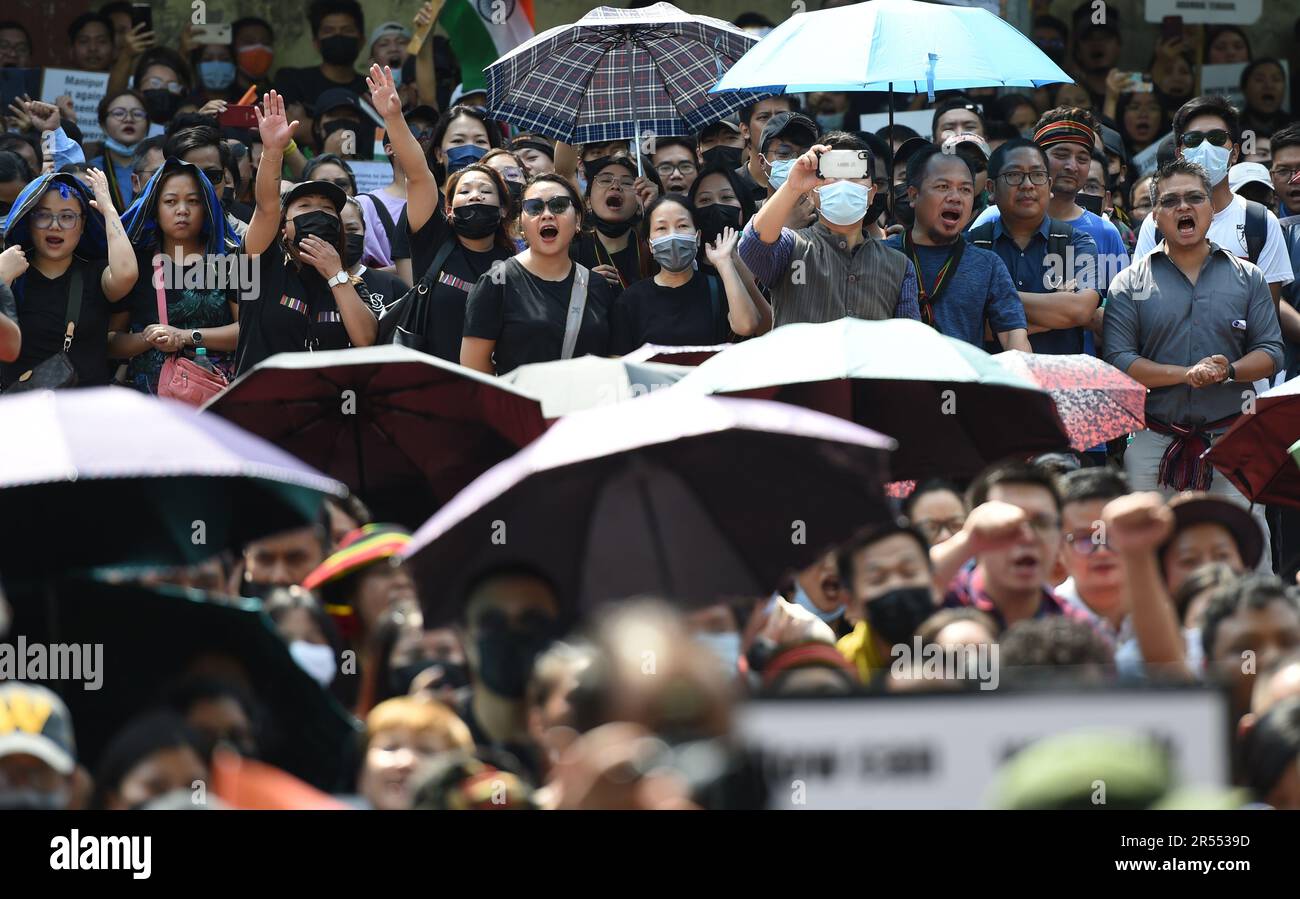 Neu-Delhi, Indien. 31. Mai 2023. Die Menschen singen Slogans während eines Protests in Jantar Mantar in Neu-Delhi, Indien, 31. Mai 2023. Hunderte von Stämmen aus Indiens Manipur inszenierten am Mittwoch einen Protest, der darauf abzielte, dass die Regierung in den nordöstlichen Staat eingreift, um die Gewalt einzudämmen und die anhaltenden Spannungen zu beenden. Kredit: Javed Dar/Xinhua/Alamy Live News Stockfoto