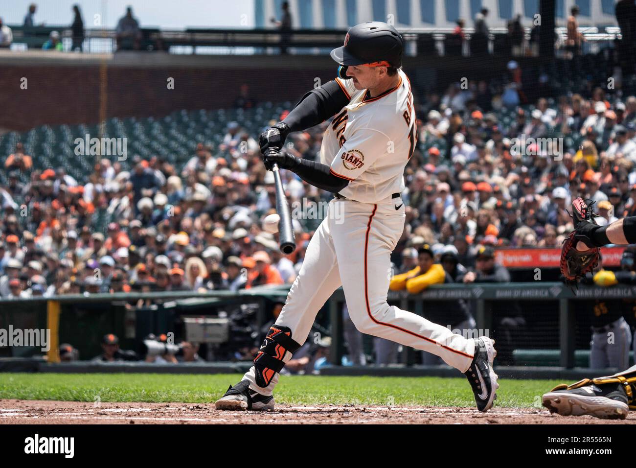 San Francisco Giants fängt Patrick Bailey (14) bei einem MLB-Spiel gegen die Pittsburgh Pirates, Mittwoch, 31. Mai 2023, im Oracle Park, In Sa Stockfoto