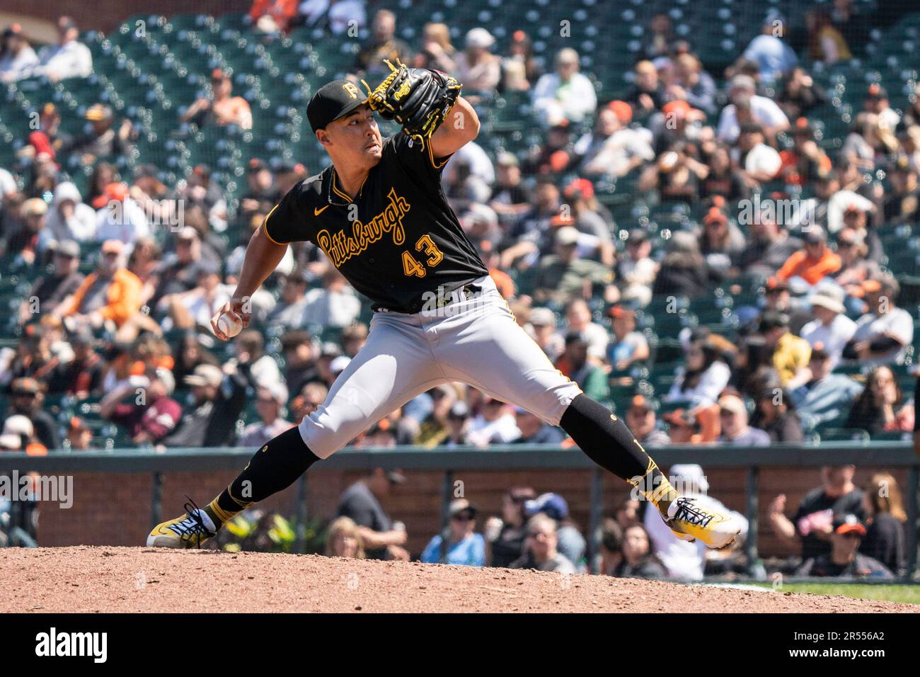 Pittsburgh Pirates Relief Pitcher Robert Stephenson (43) wirft während eines Spiels der MLB gegen die San Francisco Giants am Mittwoch, den 31. Mai 2023 bei Oracle Stockfoto