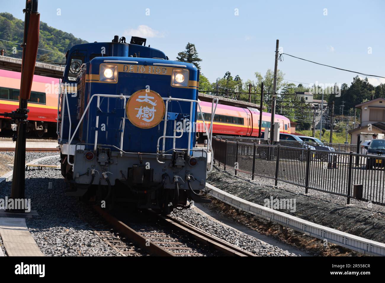 Kinugawa, Japan – Mai 2 2023: Diesel Locomotive Taiju (DL) hält an den Haltestellen Tobu-Nikko und Shimo-Imaichi, einer der Dieselkraftstoffanlagen der Linie Tobu Nikko, Stockfoto