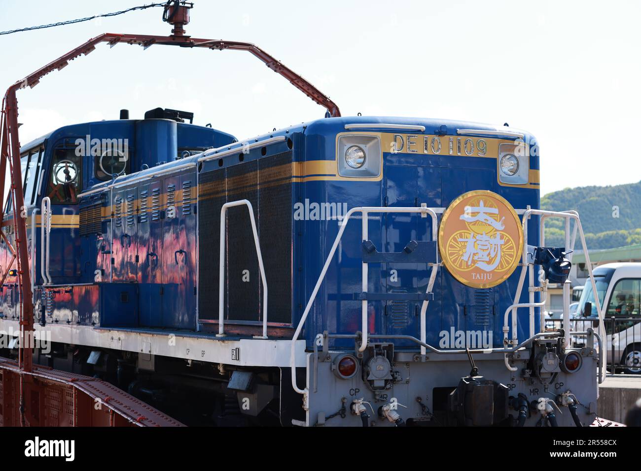 Kinugawa, Japan – Mai 2 2023: Diesel Locomotive Taiju (DL) hält an den Haltestellen Tobu-Nikko und Shimo-Imaichi, einer der Dieselkraftstoffanlagen der Linie Tobu Nikko, Stockfoto