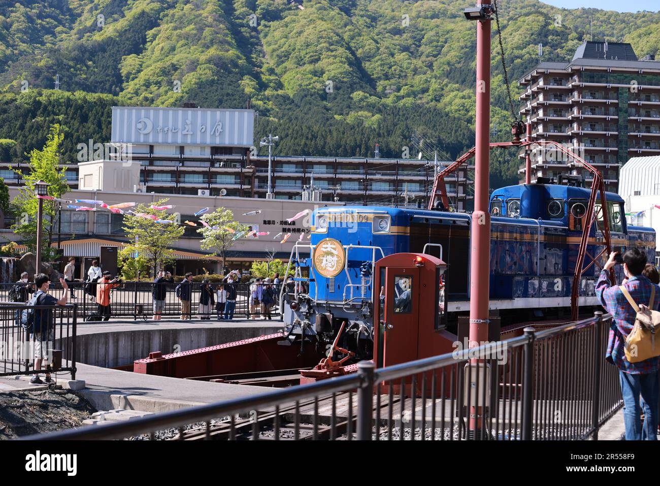 Kinugawa, Japan – Mai 2 2023: Diesel Locomotive Taiju (DL) hält an den Haltestellen Tobu-Nikko und Shimo-Imaichi, einer der Dieselkraftstoffanlagen der Linie Tobu Nikko, Stockfoto