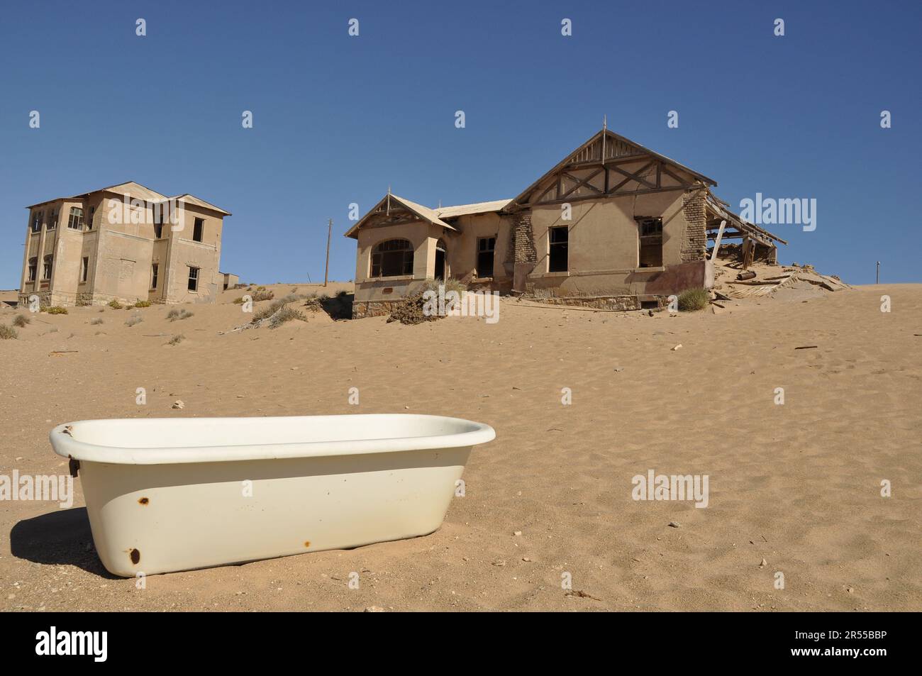 Die Geisterstadt Kolmanskop in Namibia. Alte deutsche Bergbaustadt in Afrika, versenkt unter Wüstensand. Stockfoto