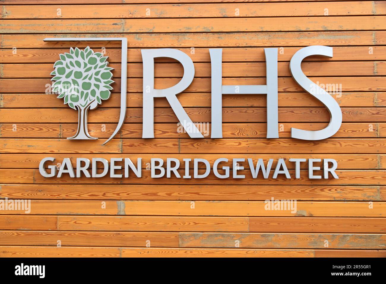 Schild am Eingang zum RHS Garden, Bridgewater Stockfoto