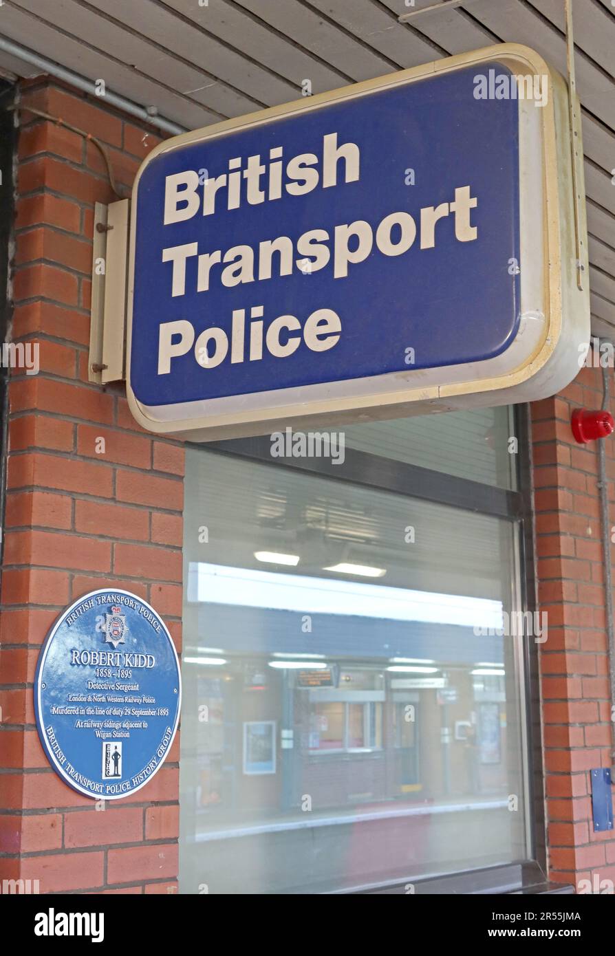 BTP - British Transport Police, Büro am Bahnhof Wigan North Western, Wallgate, Wigan, Lancashire, England, UK, WN1 1BJ Stockfoto