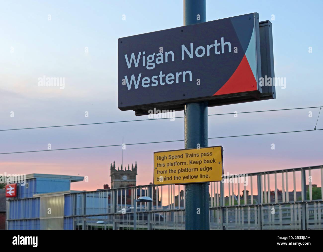 Hauptstrecke Westküste - WGN - Bahnhof Wigan North Western, Wallgate, Wigan, Lancashire, England, UK, WN1 1BJ Stockfoto