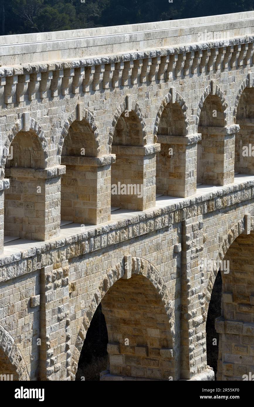 Steinbögen des Roquefavour Aqueduct (1841-1847), entworfen von Jean Francois Mayor de Montricher, Ventabren, nahe Aix-en-Provence, Provence Frankreich Stockfoto