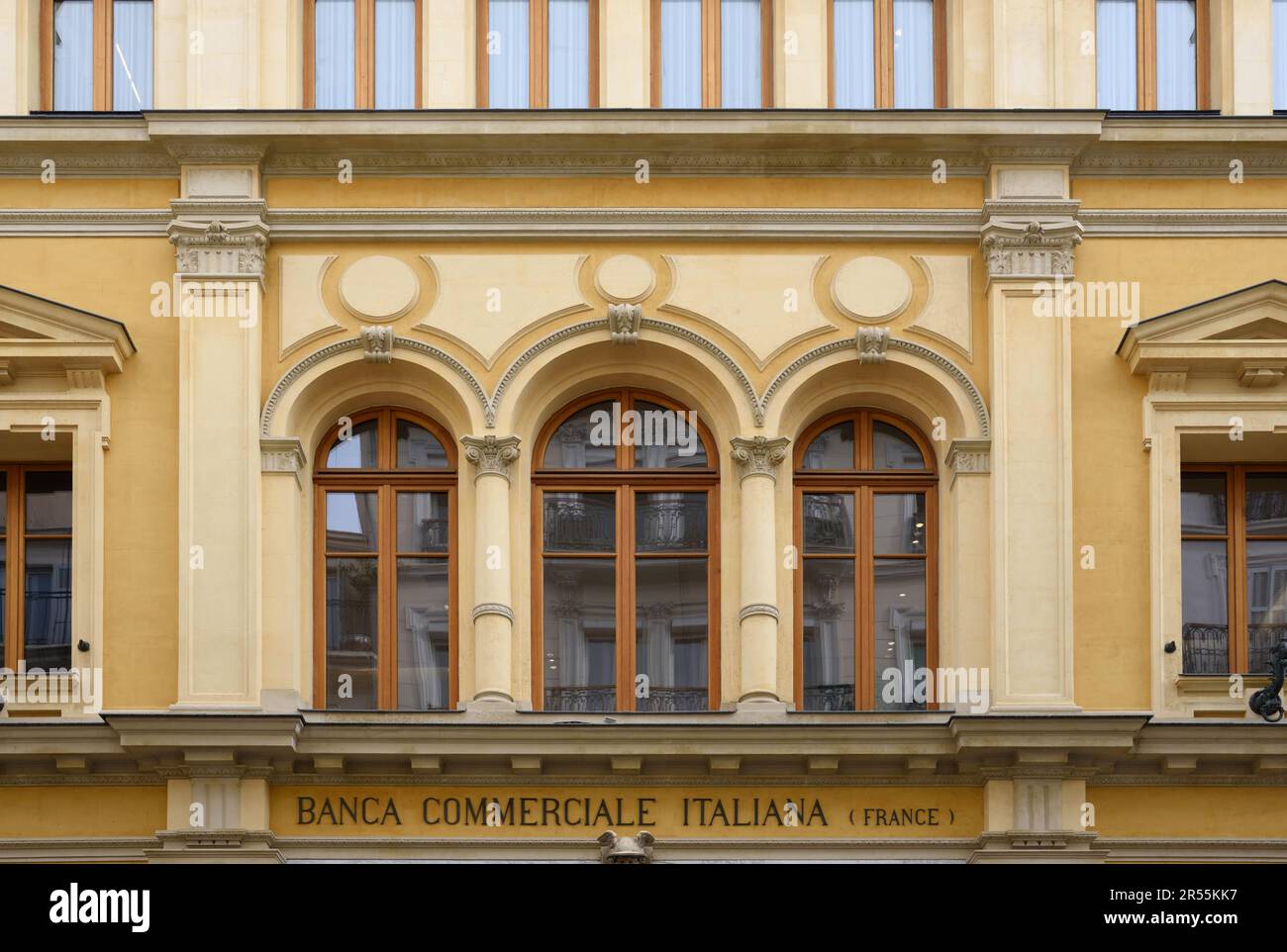 Neoklassizistische historische Fassade Banca Commerciale Italiana, eine ehemalige Bank, jetzt H&M, in der Rue Saint-Ferréol High Street oder der Einkaufsstraße Marseille Frankreich Stockfoto