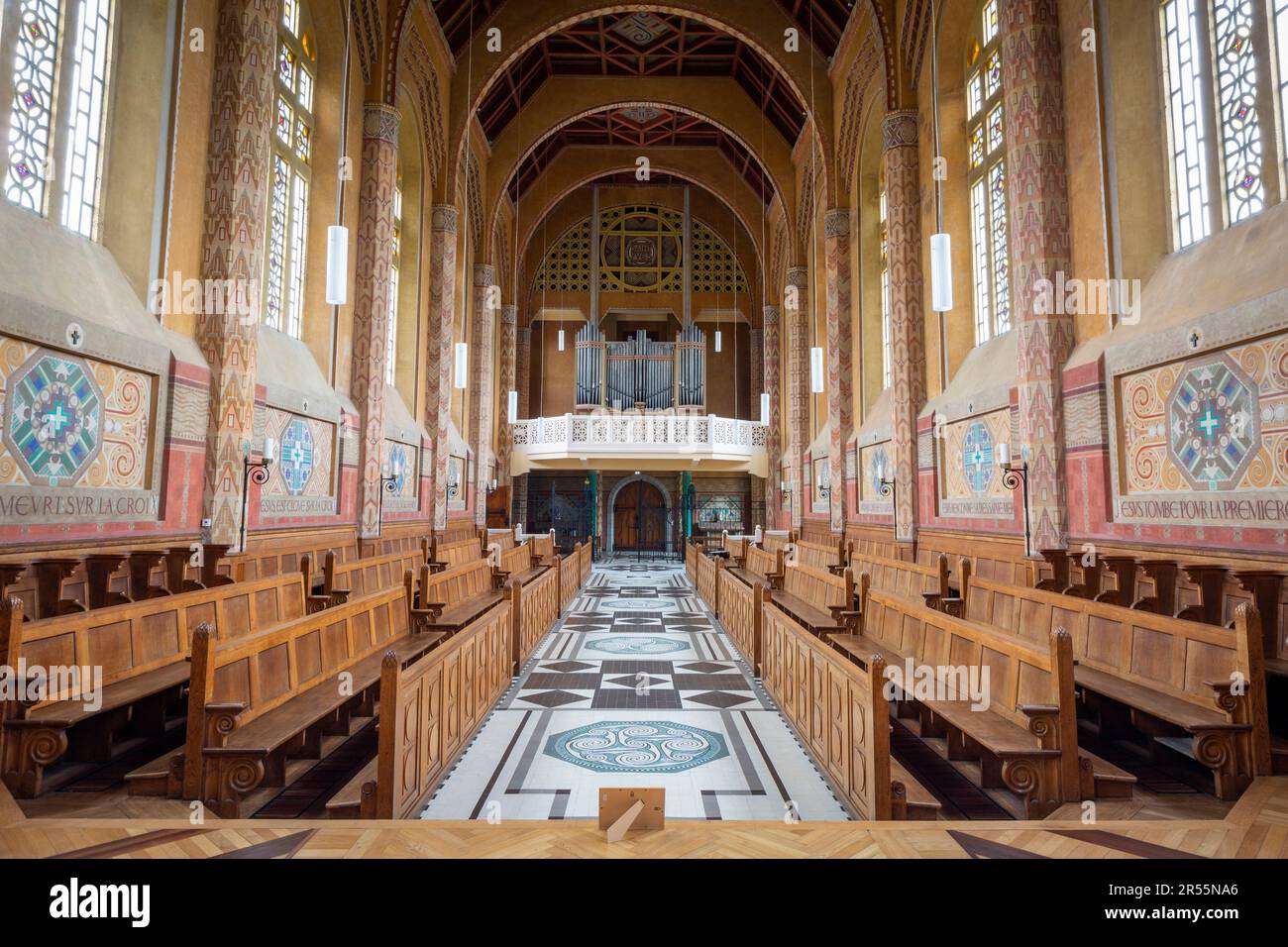 Saint-Brieuc (Bretagne, Nordwestfrankreich): Kapelle im Art déco-Stil des großen Seminars „Maison saint-Yves“ Stockfoto