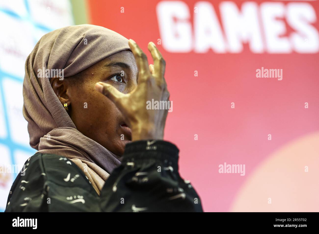 AMERSFOORT - Athlet Sifan Hassan blickt während einer Pressekonferenz auf die FBK Games. Hassan fährt während der FBK-Spiele in Hengelo die 10.000 Meter und die 1500 Meter. ANP VINCENT JANNINK Stockfoto