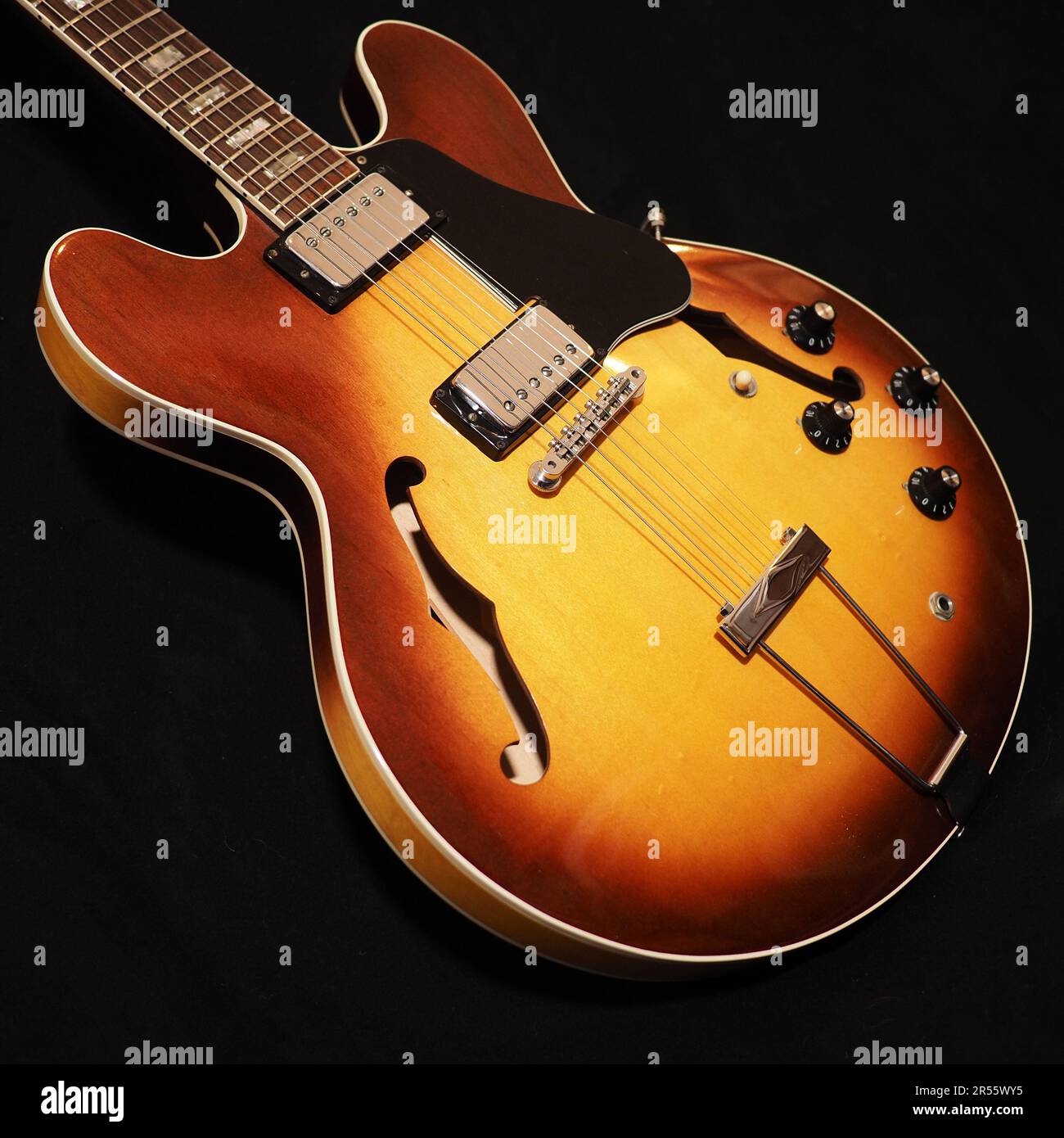Klassische Gibson es-335-E-Gitarre aus dem Jahr 1976 Stockfoto