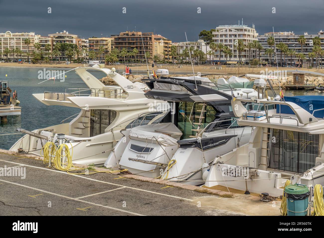 Freizeithafen, Sporthafen. Yachthafen in der Stadt Salou, Costa Daurada, Provinz Tarragona, Katalonien, Spanien Stockfoto