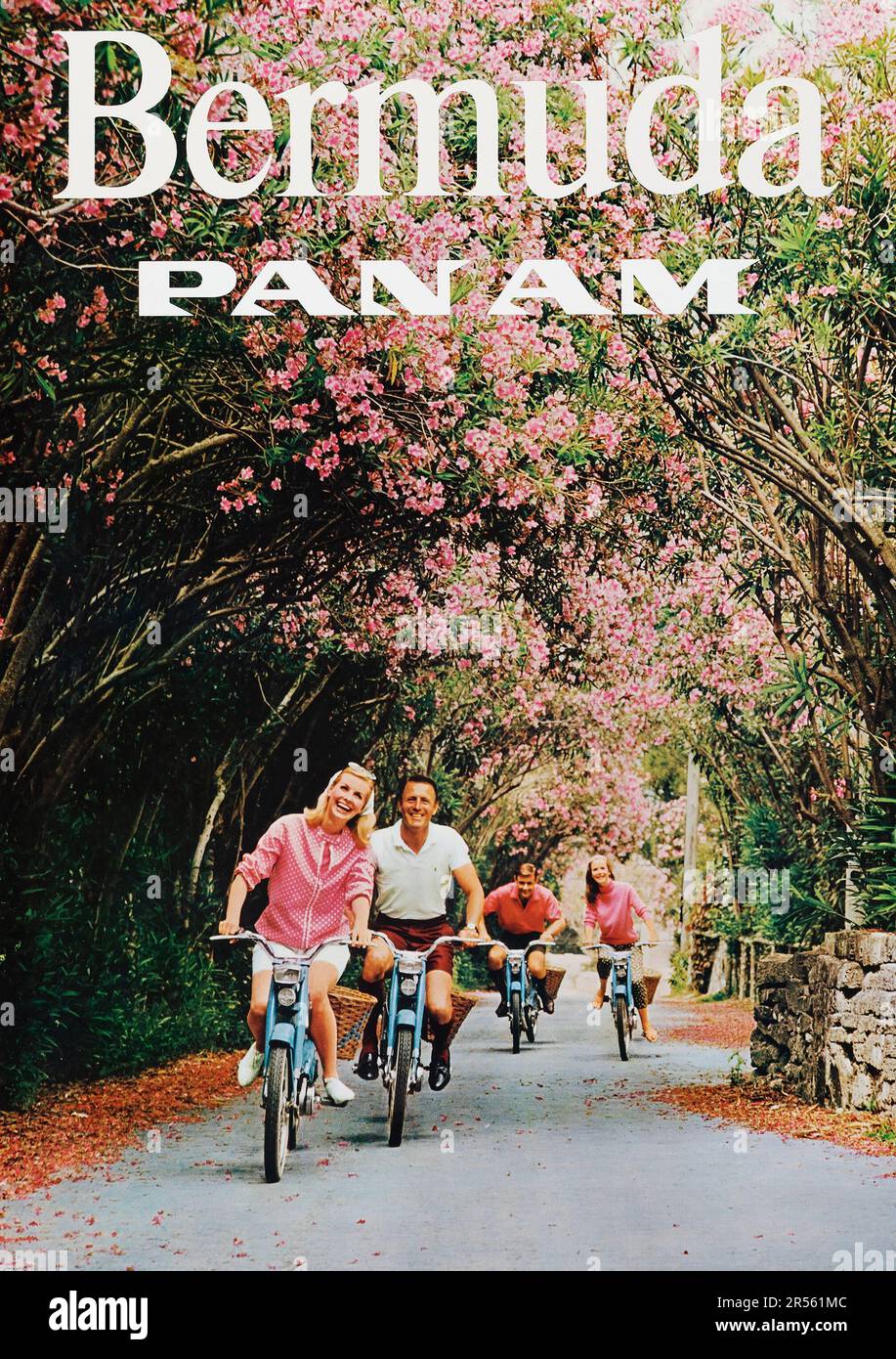 Reiseposter Bermuda (Pan American World Airways, 1960er) Glückliche Touristen auf Rollern Stockfoto