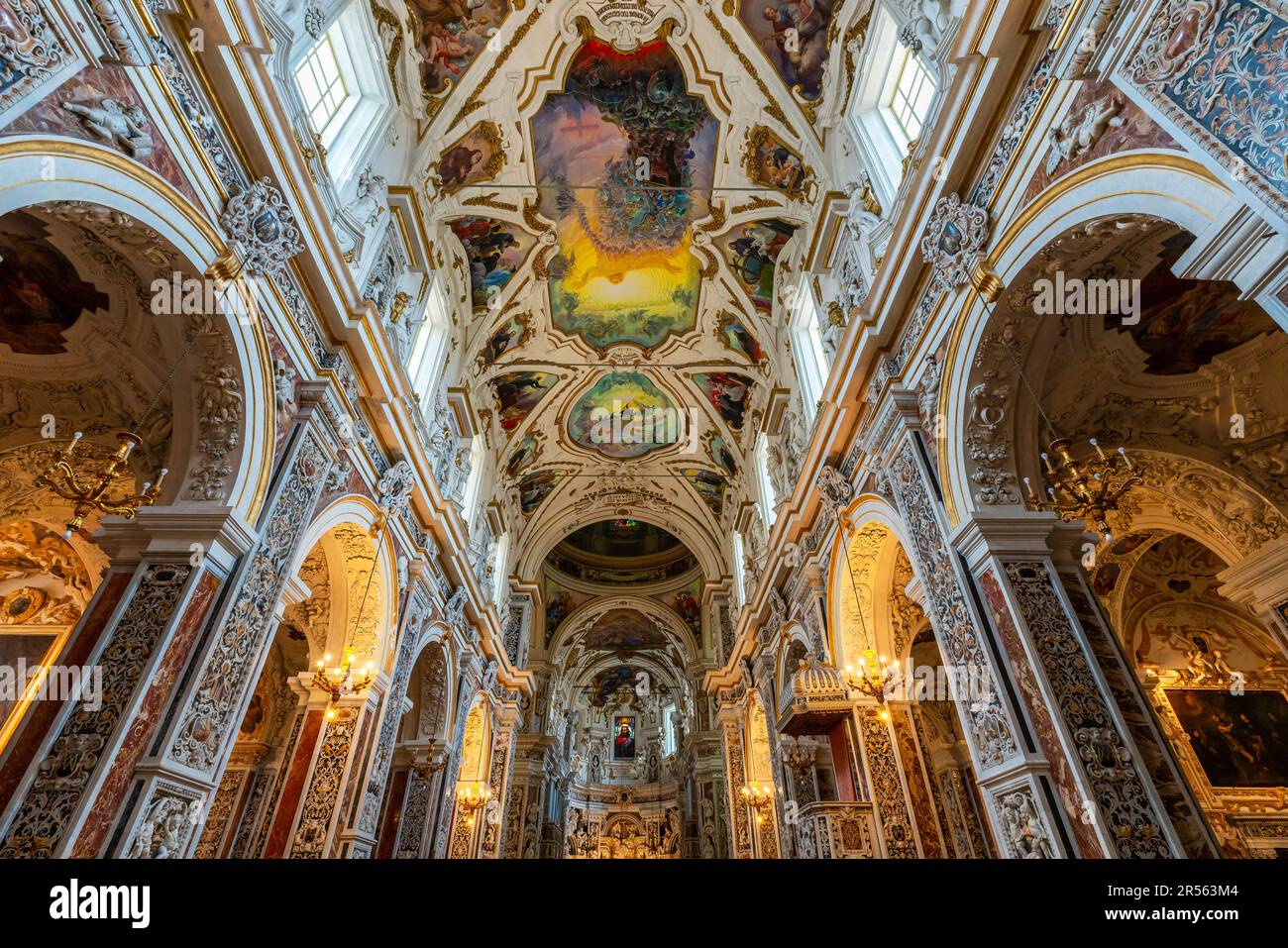 Beeindruckende Kirche Jesu im barocken Stil (chiesa del Gesu), auch bekannt als „Casa Professa“. Palermo, Sizilien, Italien. Einer der berühmtesten barocken Churc Stockfoto