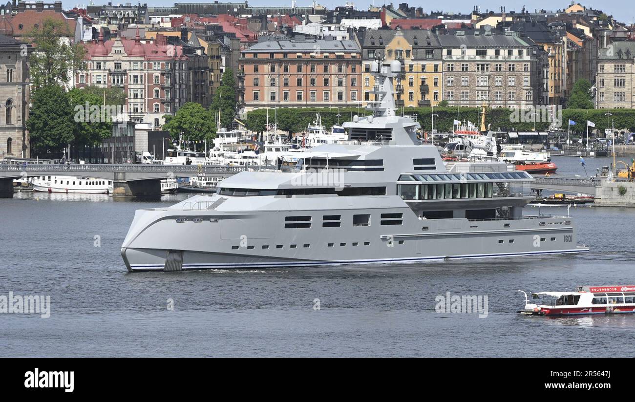 Stockholm, Schweden. 01. Juni 2023. STOCKHOLM 20230601 die Superyacht "Norn" im Besitz des Milliardärs Charles Simonyi und seiner schwedischen Frau Lisa Persdotter kam heute in Skeppsbron, Stockholm, an. Foto: Anders Wiklund/TT/Code 10040 Kredit: TT News Agency/Alamy Live News Stockfoto