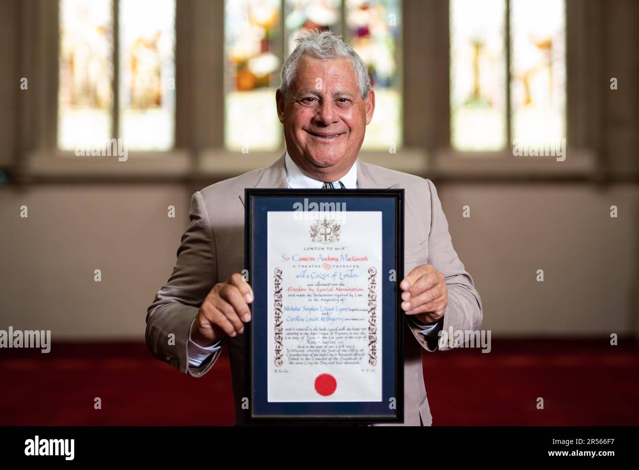 Der Theaterproduzent und Theaterbesitzer Sir Cameron Mackintosh erhält die Freiheit der Stadt London im Guildhall in London. Foto: Donnerstag, 1. Juni 2023. Stockfoto