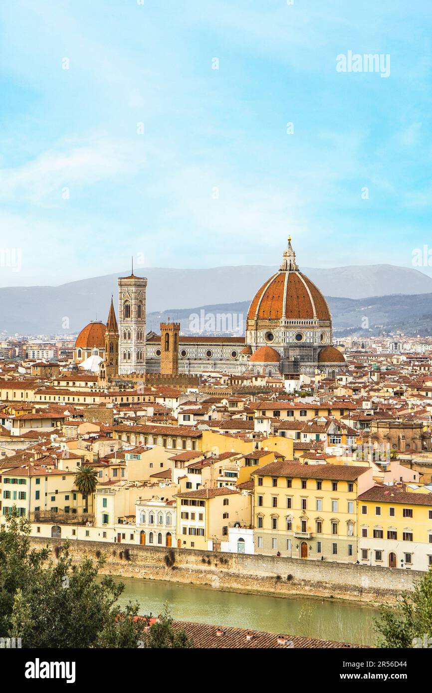 Wunderschönes Stadtbild von Florenz, Italien, mit dem Dom und dem Fluss Arno Stockfoto