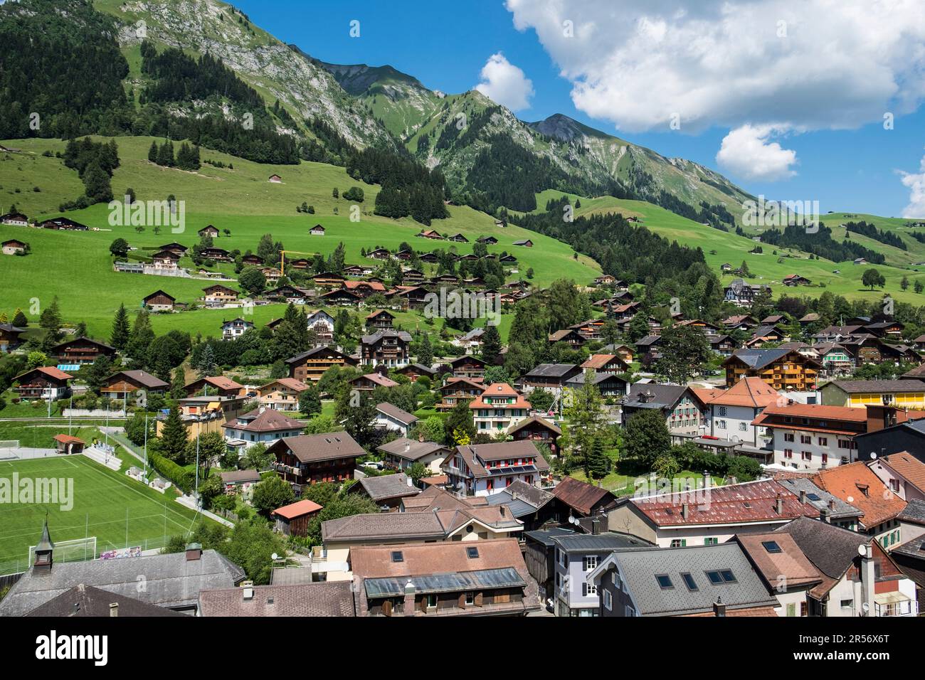 Die Schweiz. Kanton Vaud. Chateau d'Oex. Querformat Stockfoto