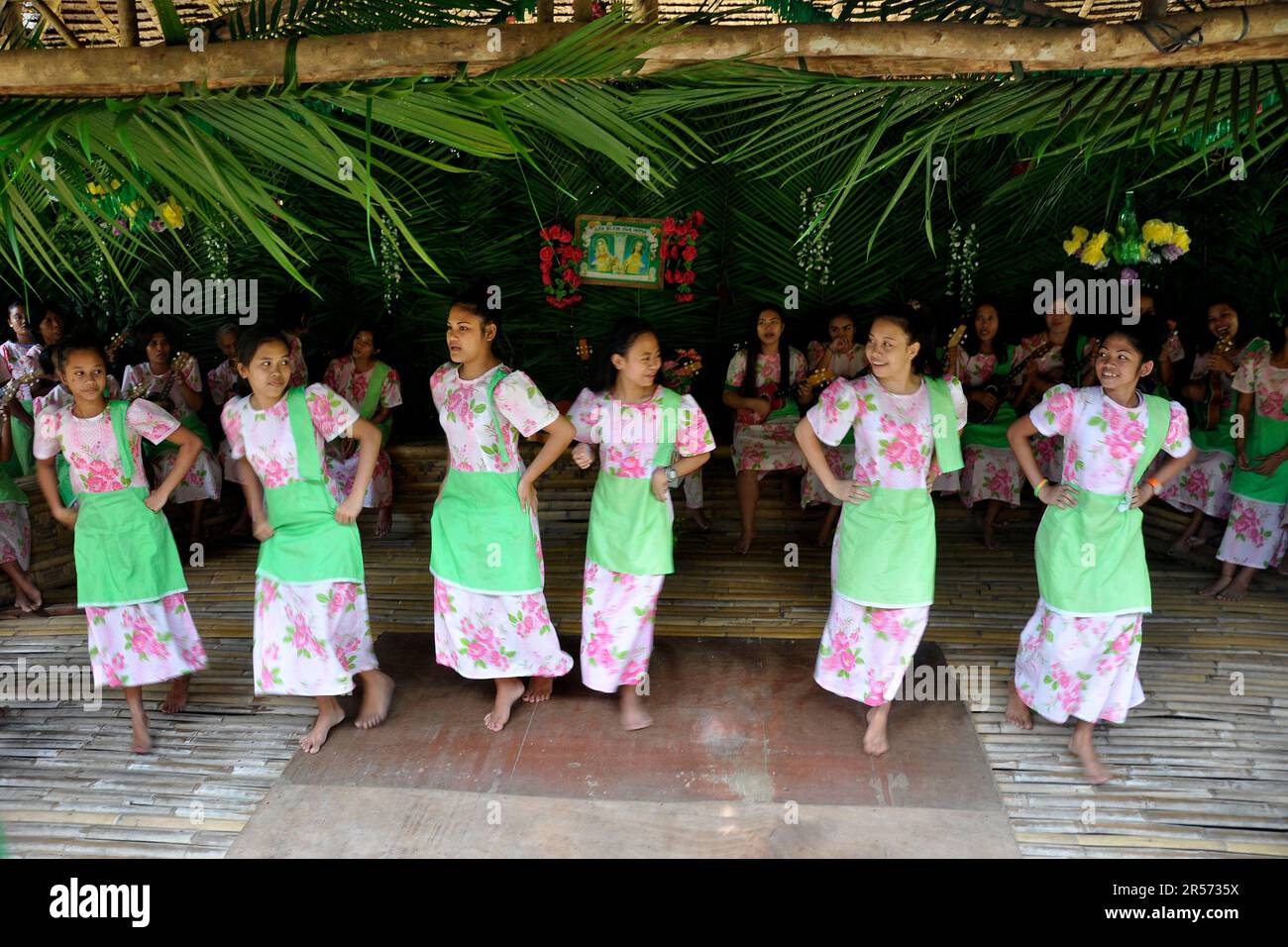 Philippinen. Insel Visayas. Loboc-Fluss. Lokaler Tanz Stockfoto