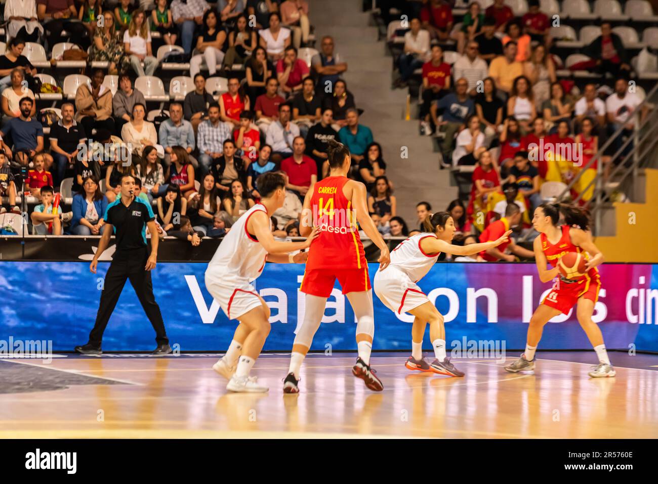 vigo, Spanien. Mai 26., 2023. Die spanischen Spieler Leo Rodriguez und Carrera bereiten sich auf einen Angriff auf Luo Xinyu und Tang Yu vor. Kredit: Xan Gasalla / Stockfoto