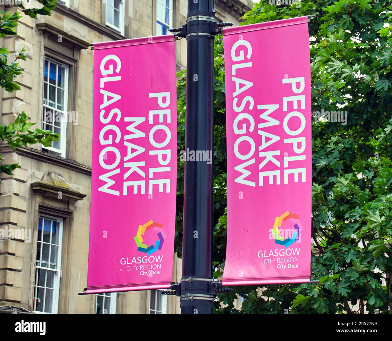 Die Leute machen glasgows rosafarbenes Banner Stockfoto