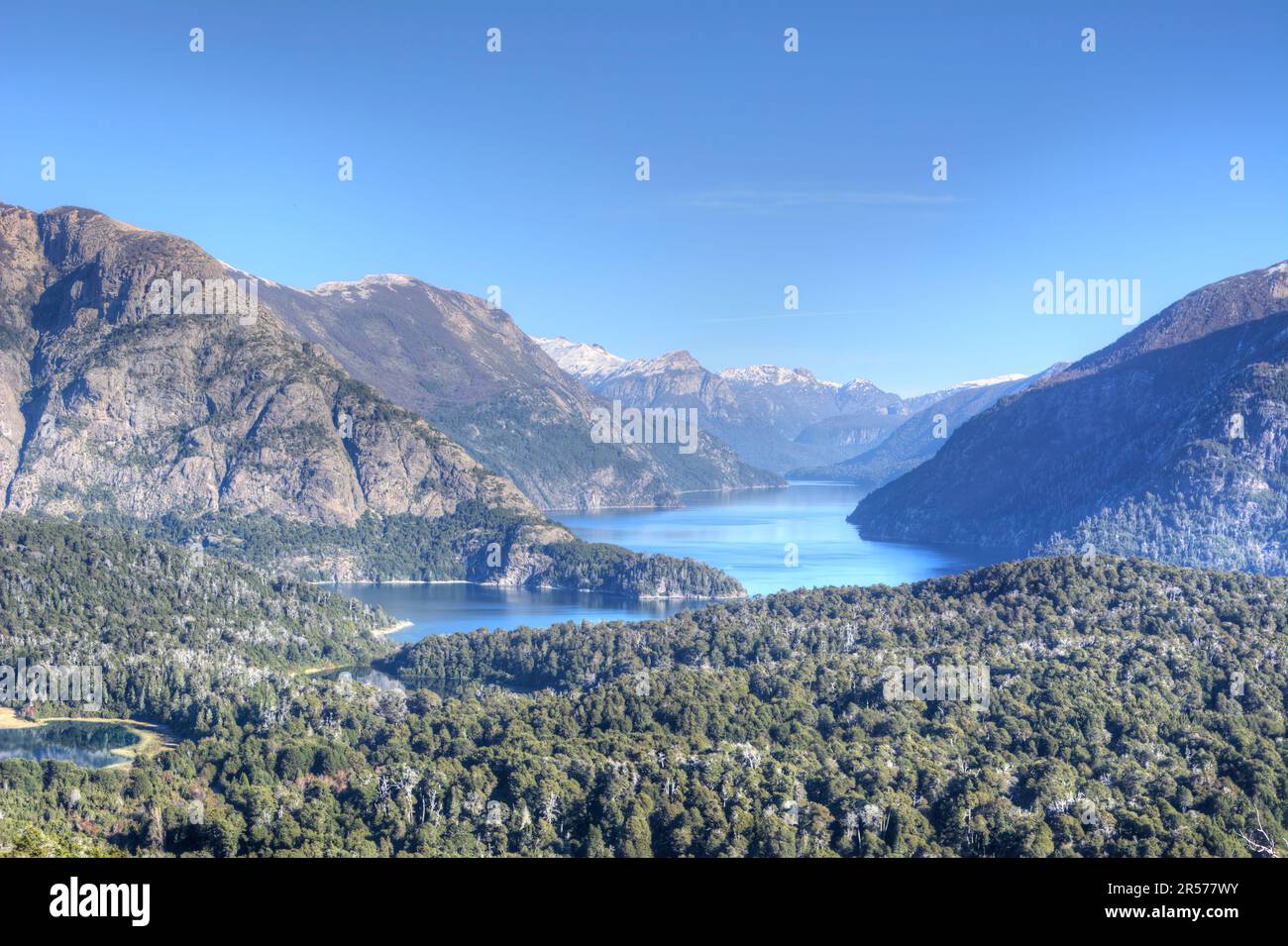 Wunderschöner Panoramablick auf die Seen und Berge in der Nähe von Bariloche, Argentinien Stockfoto