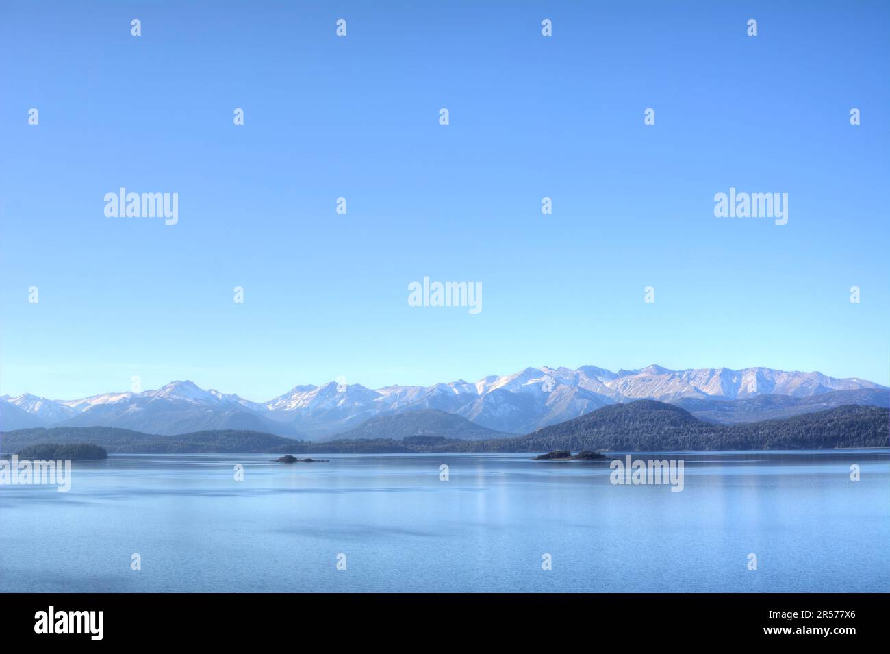 Wunderschöner Panoramablick auf die Seen und Berge in der Nähe von Bariloche, Argentinien Stockfoto