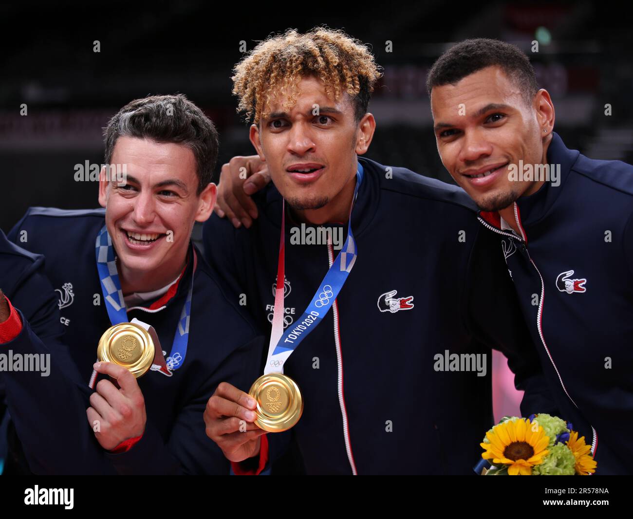 7. AUGUST 2021 - Tokio, Japan: Jenia GREBENNIKOV, Barthelemy CHINENYEZE und Stephen BOYER von Team France gewinnen die Goldmedaille im Volleyball-Männerturnier bei den Olympischen Spielen 2020 in Tokio (Foto: Mickael Chavet/RX) Stockfoto