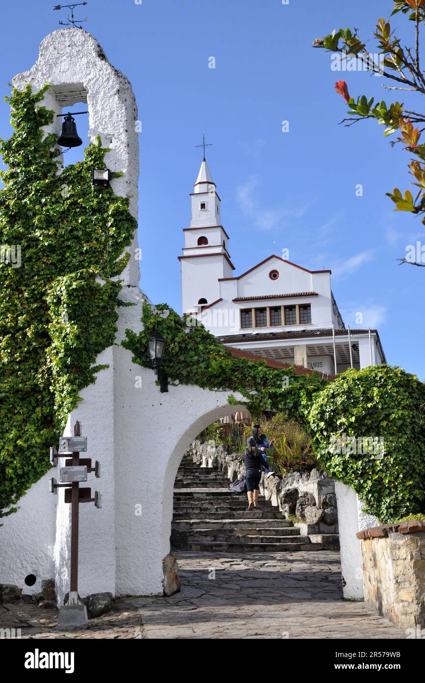 Die Kirche. Bogota. Reisen. Traditionell. Nach Süden. Menschen. Im Freien. Niemand. Latein. Geschichte. Geografie. Tag. Kolumbien. Stadt. Anden. Amerika. Monserrat. Hügel Stockfoto