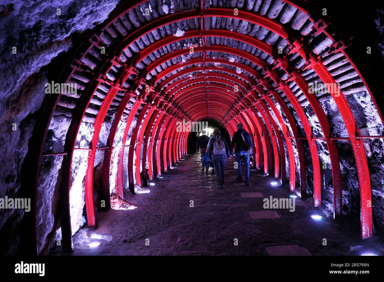 Menschen. Im Freien. Niemand. Latein. Geschichte. Geografie. Tag. Zipaquira. Reisen. Traditionell. Nach Süden. Kolumbien. Stadt. Anden. Amerika. Salz. Kathedrale Stockfoto