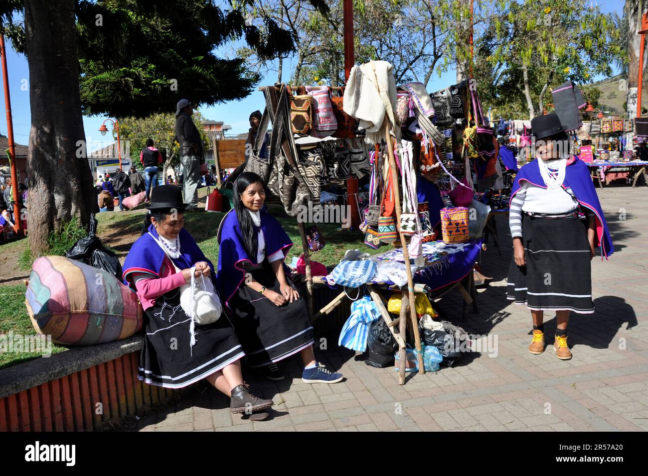 Amerika. Anden. Stadt. Kolumbien. Tag. Geografie. Geschichte. Latein. Niemand. Im Freien. Menschen. Nach Süden. Traditionell. Reisen. Cauca. Silvia. Indio Indios. Markt. Guambiano Stockfoto