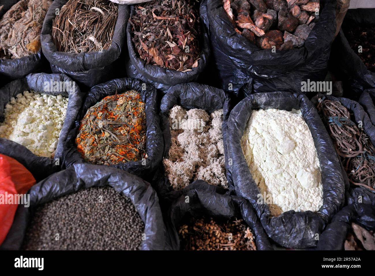 Amerika. Anden. Stadt. Kolumbien. Tag. Geografie. Geschichte. Latein. Niemand. Im Freien. Menschen. Nach Süden. Traditionell. Reisen. Cauca. Silvia. Indio Indios. Markt. Guambiano Stockfoto