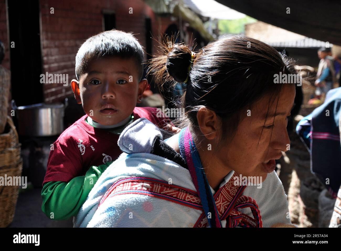 Amerika. Anden. Stadt. Kolumbien. Tag. Geografie. Geschichte. Latein. Niemand. Im Freien. Menschen. Nach Süden. Traditionell. Reisen. Cauca. Silvia. Indio Indios. Markt. Guambiano Stockfoto