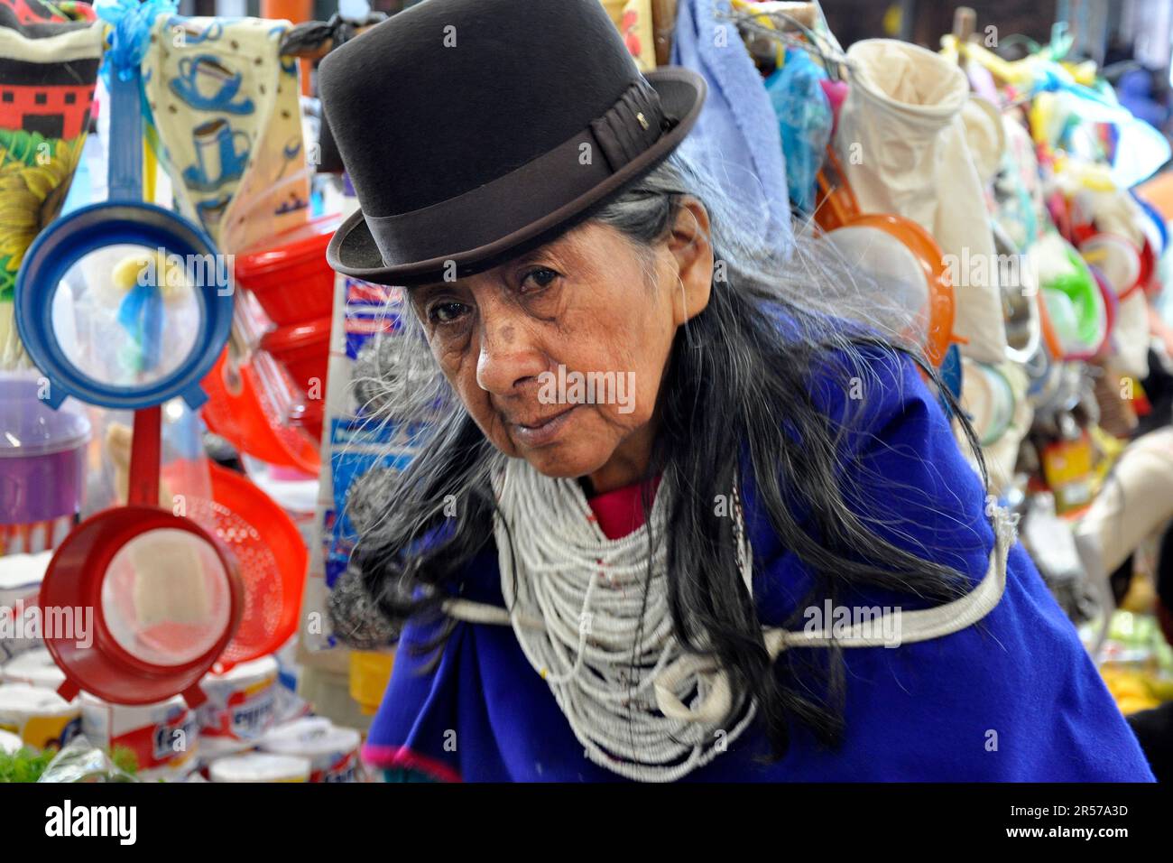 Amerika. Anden. Stadt. Kolumbien. Tag. Geografie. Geschichte. Latein. Niemand. Im Freien. Menschen. Nach Süden. Traditionell. Reisen. Cauca. Silvia. Indio Indios. Markt. Guambiano Stockfoto