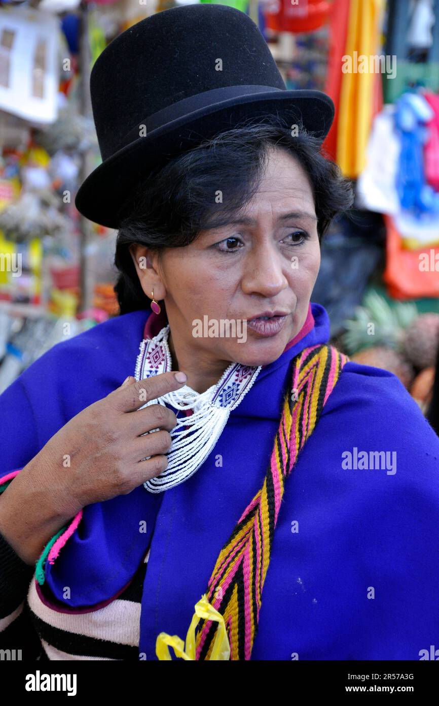 Amerika. Anden. Stadt. Kolumbien. Tag. Geografie. Geschichte. Latein. Niemand. Im Freien. Menschen. Nach Süden. Traditionell. Reisen. Cauca. Silvia. Indio Indios. Markt. Guambiano Stockfoto