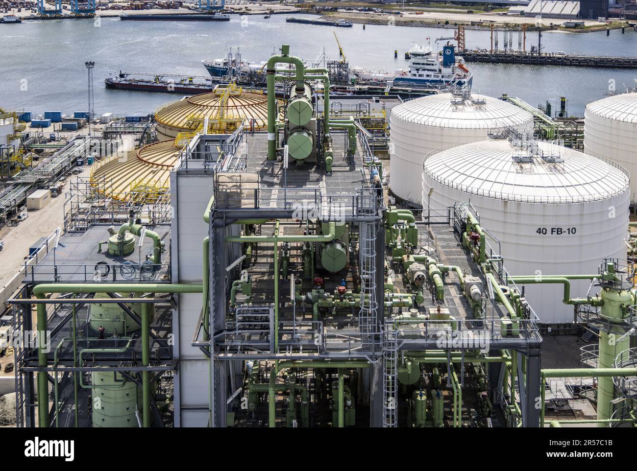 ROTTERDAM - ein Überblick über die Raffinerie Neste auf der Maasvlakte. Hier werden Biodiesel und bald auch nachhaltiger Flugzeugtreibstoff hergestellt. ANP JEFFREY GROENEWEG niederlande raus - belgien raus Stockfoto