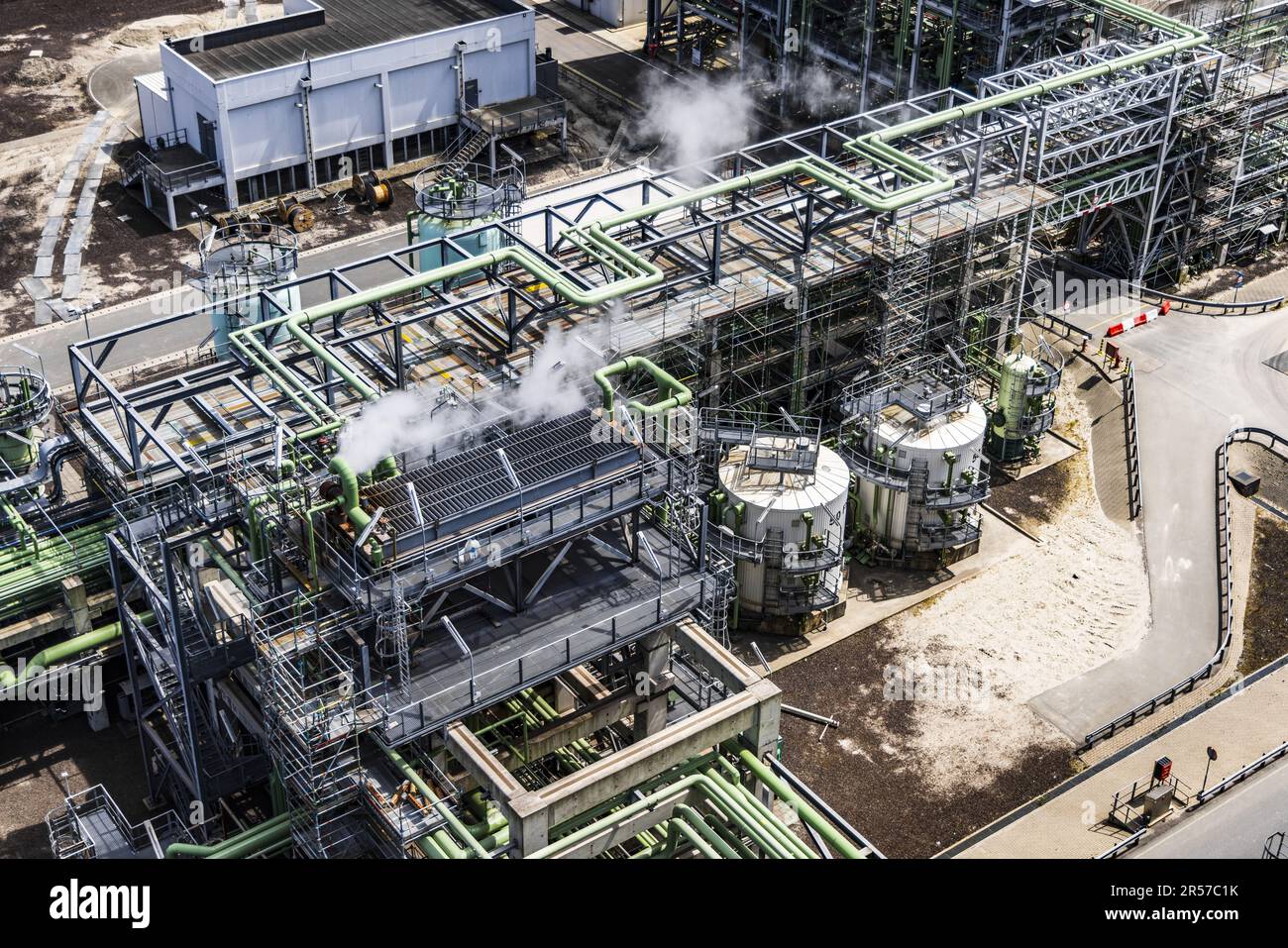 ROTTERDAM - ein Überblick über die Raffinerie Neste auf der Maasvlakte. Hier werden Biodiesel und bald auch nachhaltiger Flugzeugtreibstoff hergestellt. ANP JEFFREY GROENEWEG niederlande raus - belgien raus Stockfoto