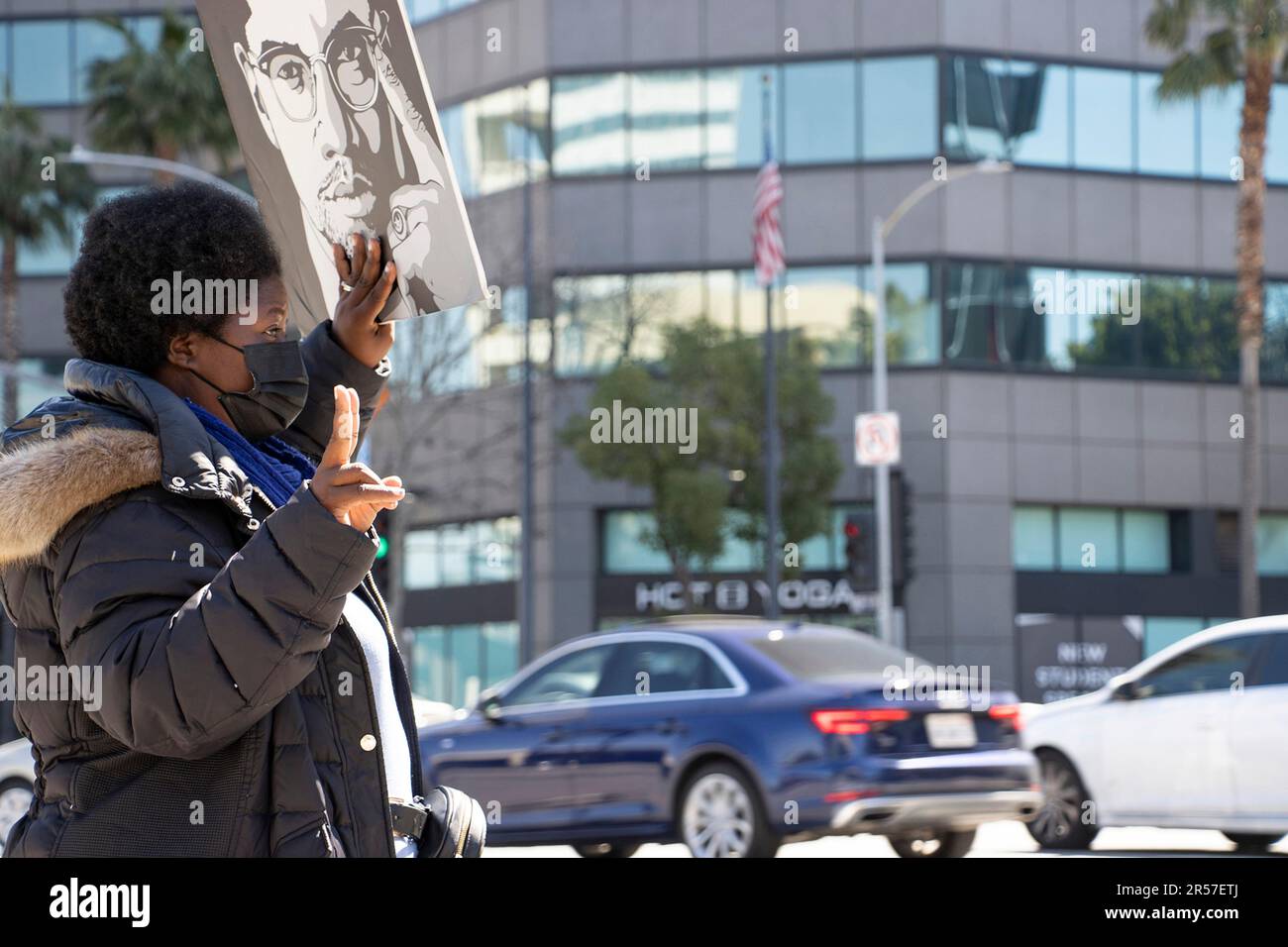 Latora Green, Mitbegründerin des Valley of Change, vor der Sherman Oaks Galleria in Los Angeles am 16. März 2021. Foto: Raquel G. Frohlich. Stockfoto