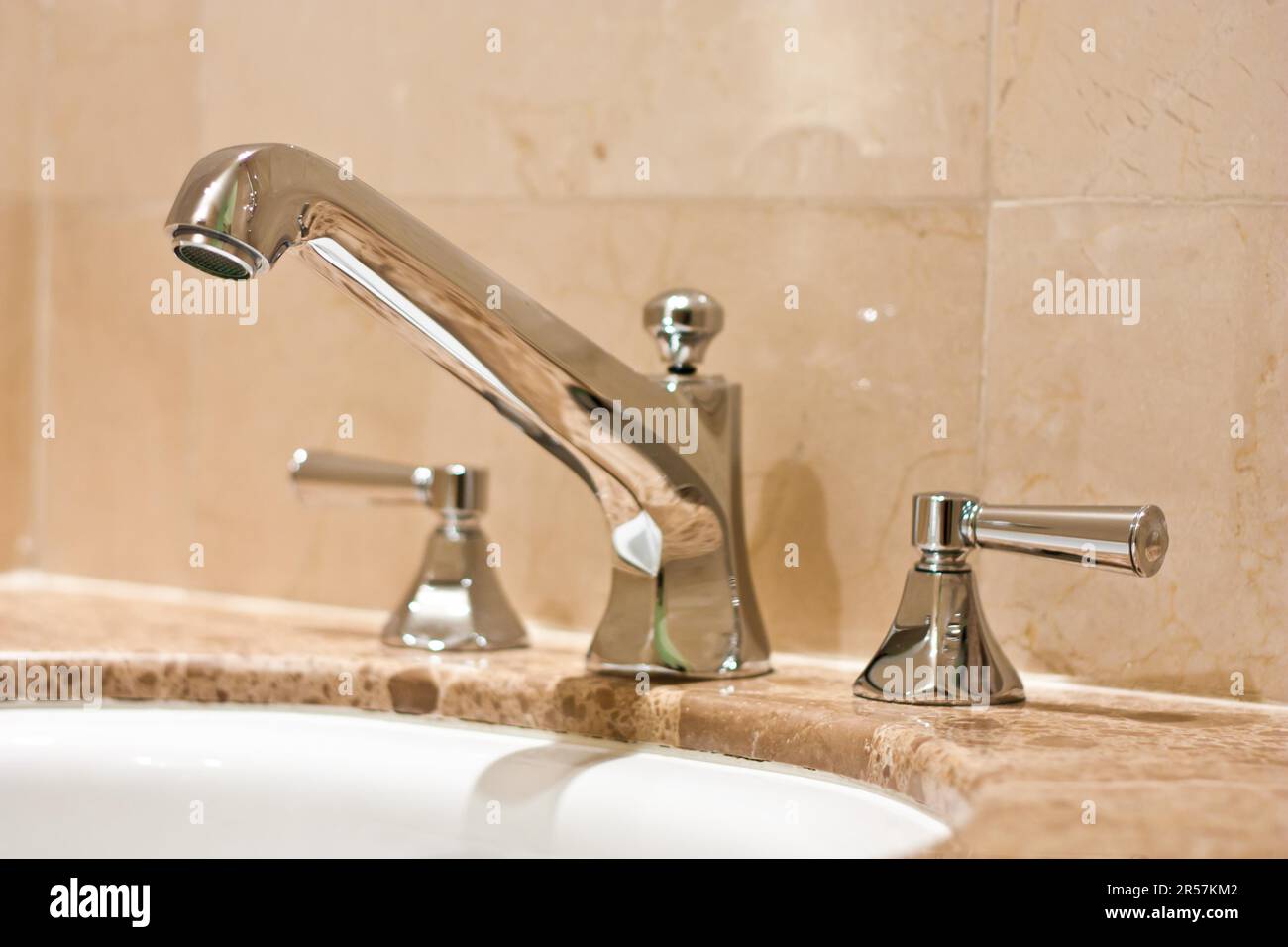 Tippen Sie in einem italienischen Luxus-Hotel, Stahl auf Marmor Stockfoto