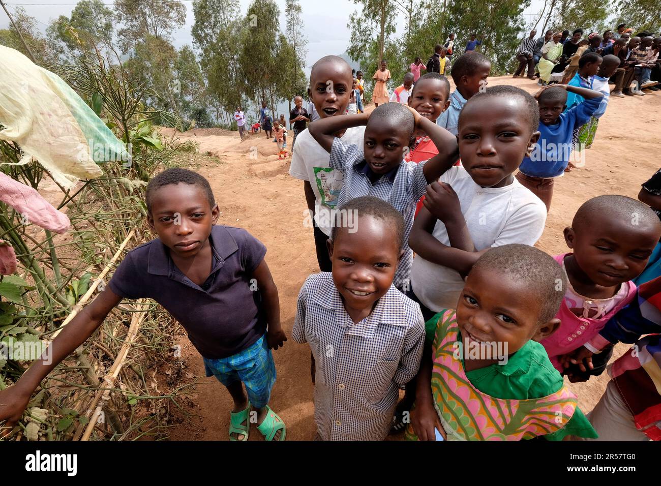 Ruanda. Burera-See. Umgebung von Kidaho. Kinder Stockfoto