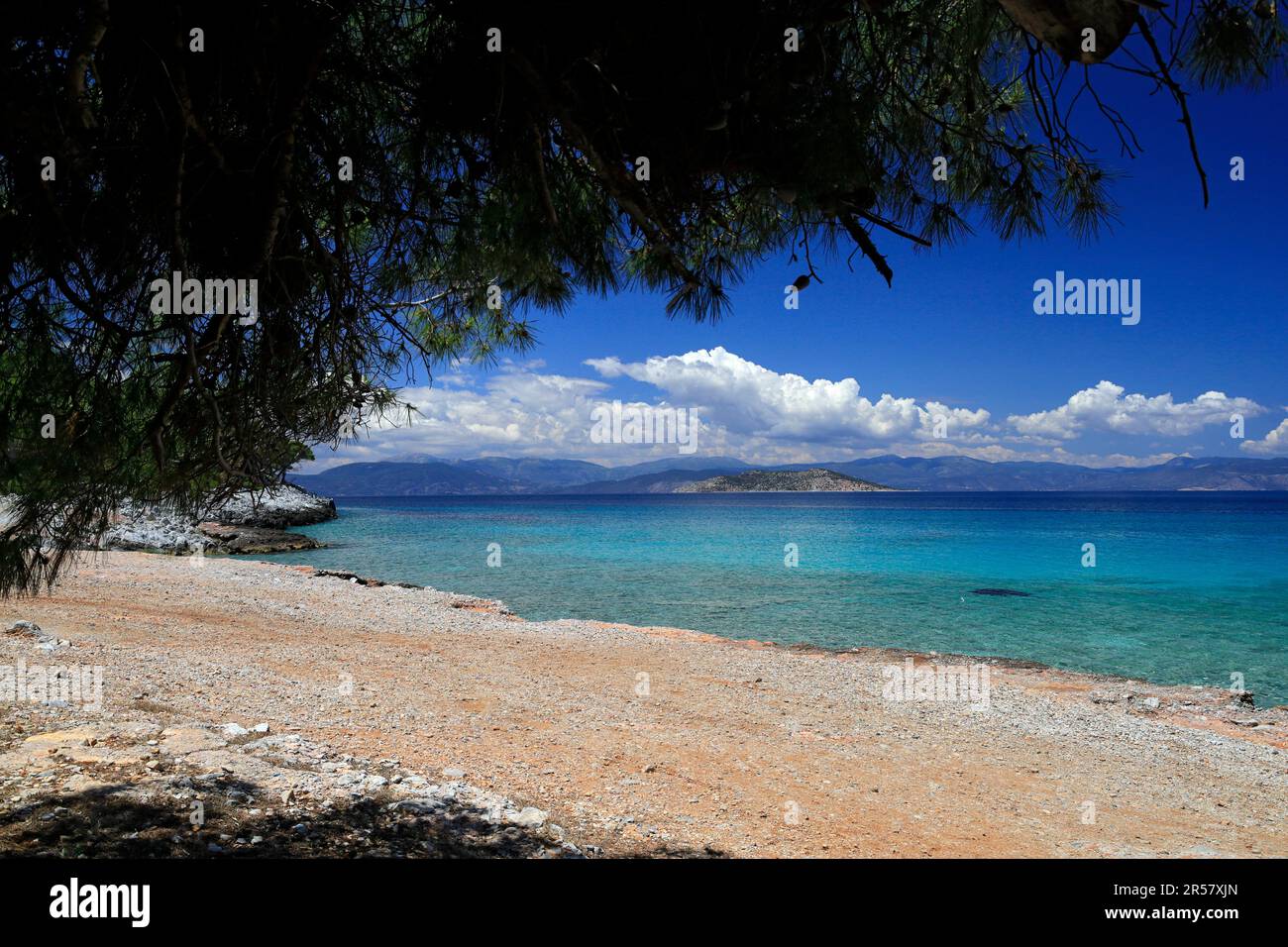 Apanissos Beach, Agistri, Saronische Inseln, Griechenland. Stockfoto