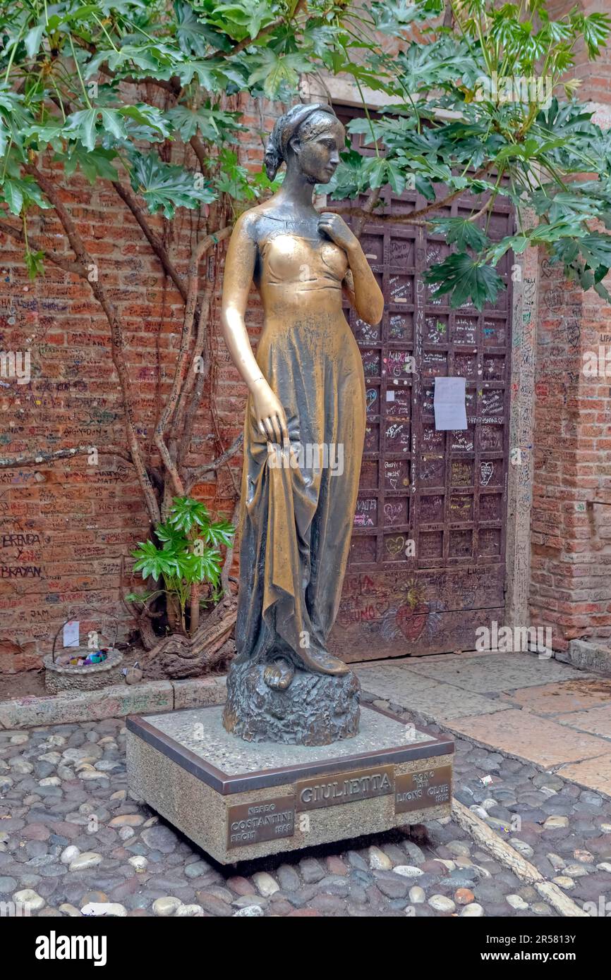 Statue von Julia, Verona, Veneto, Regione del Veneto, Casa di Giulietta, Italien Stockfoto