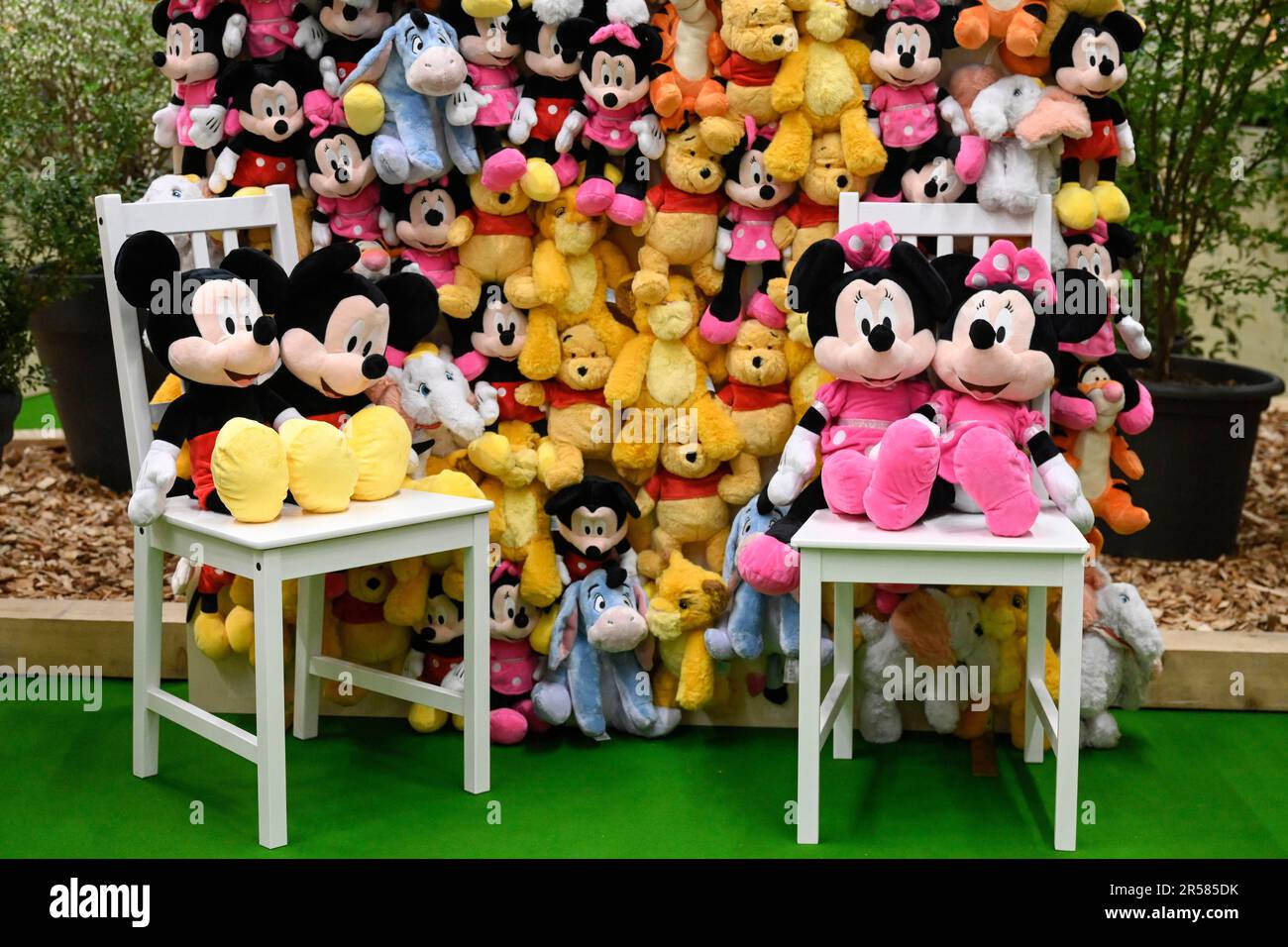 Die Plüschfiguren Micky Mouse und Minnie Mouse Stockfoto