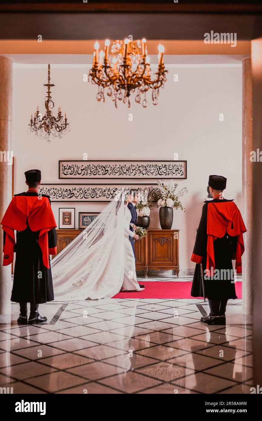 Amman, Jordanien. 01. Juni 2023. Miss Rajwa Alseif und Prinz Hashem bin Abdullah II. Von Jordanien kommen am 01. Juni 2023 im Zahran-Palast in Amman an, um an der islamischen Hochzeitszeremonie namens Katb ktab teilzunehmen. Credit: Royal Hashemite Court/Albert Nieboer/Netherlands OUT/Point De Vue OUT/dpa/Alamy Live News Stockfoto