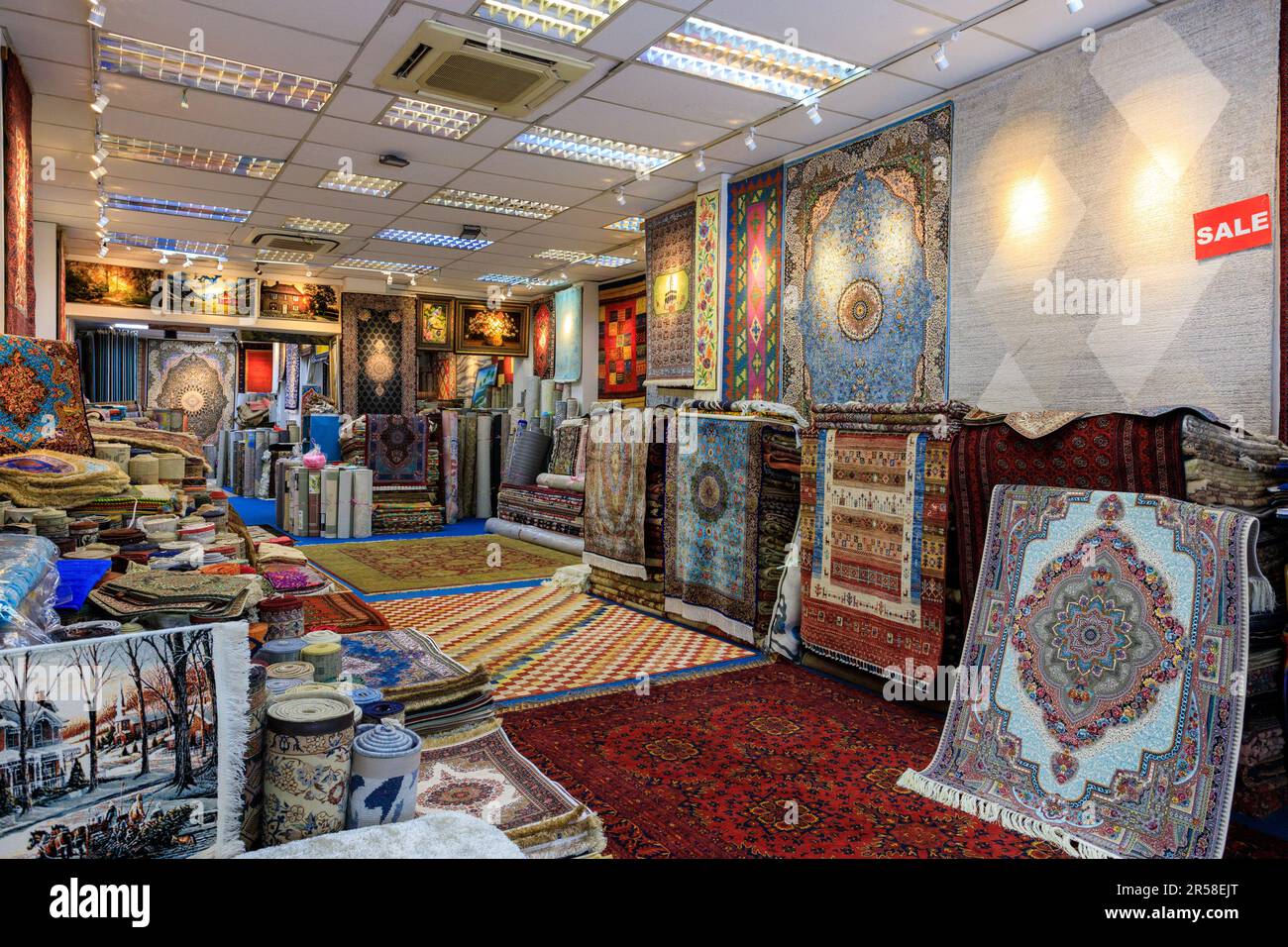 Singapur City, Singapur - 24. Februar 2023: Einzelhandelsgeschäft auf der Arab Street in Singapur. Die Arab Street ist ein Gebiet in Singapur. Es war früher der Name A Stockfoto