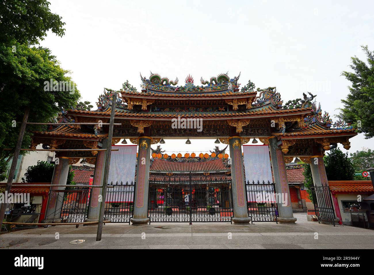Der Baoan-Tempel Da Longdong wurde 1831 fertiggestellt und ist Bao Sheng Da Di in Taipei Taiwan gewidmet Stockfoto