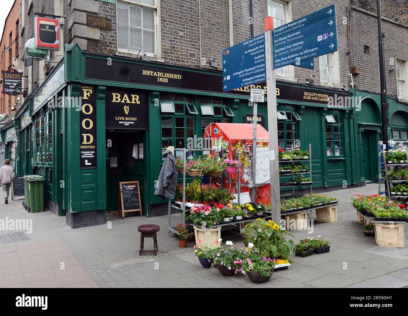Bakers Irish Pub & Restaurant in der Thomas Street in Dublin, Irland. Stockfoto