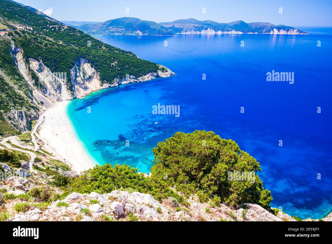 Kefalonia, Griechenland. Myrtos Beach, der schönste Strand der Insel und einer der schönsten Strände in Europa, Cephalonia, Ionische Inseln. Stockfoto